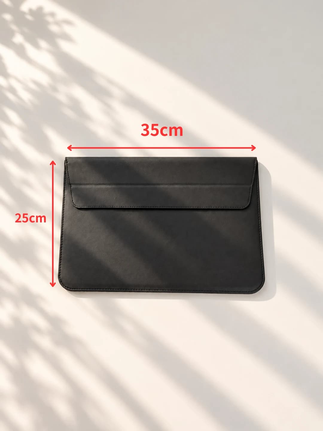 가로 35cm, 세로 25cm인 13.3형 블랙 노트북 파우치