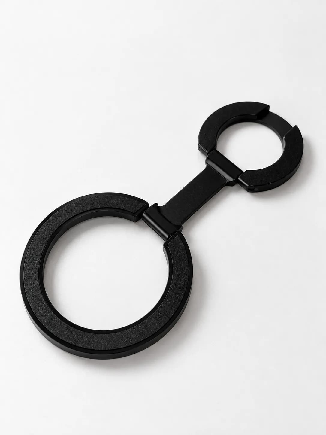 완전히 펼쳐진 Void Magnetic Ring의 블랙 마감