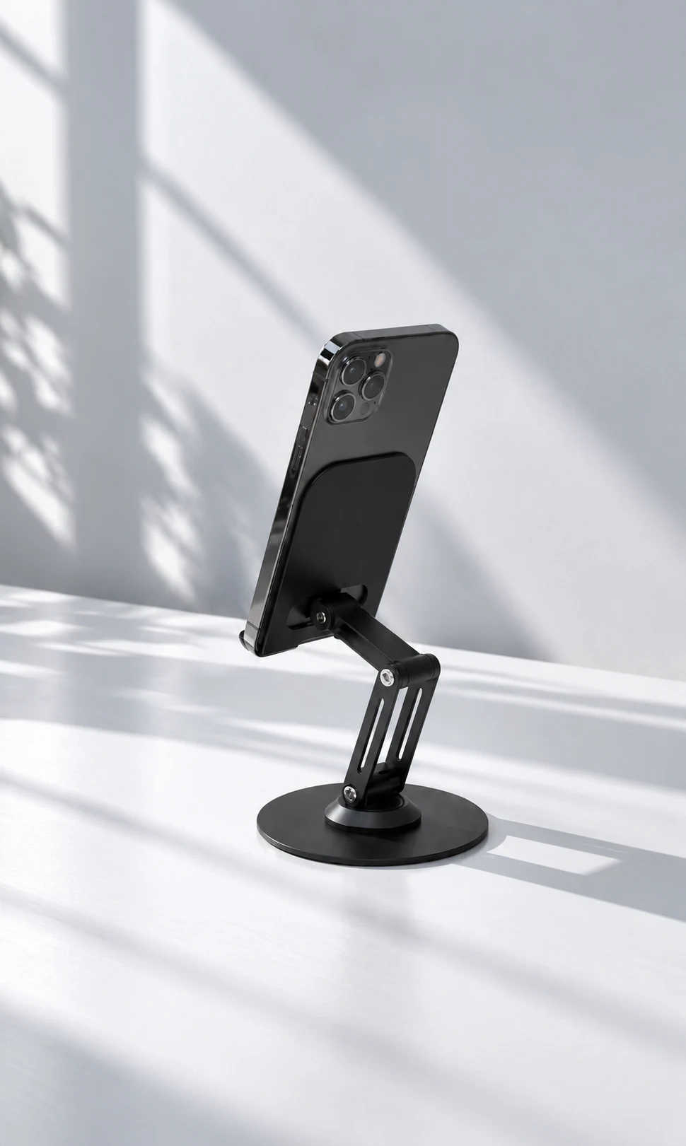 햇살이 드는 책상 위 Void 360 Phone Stand